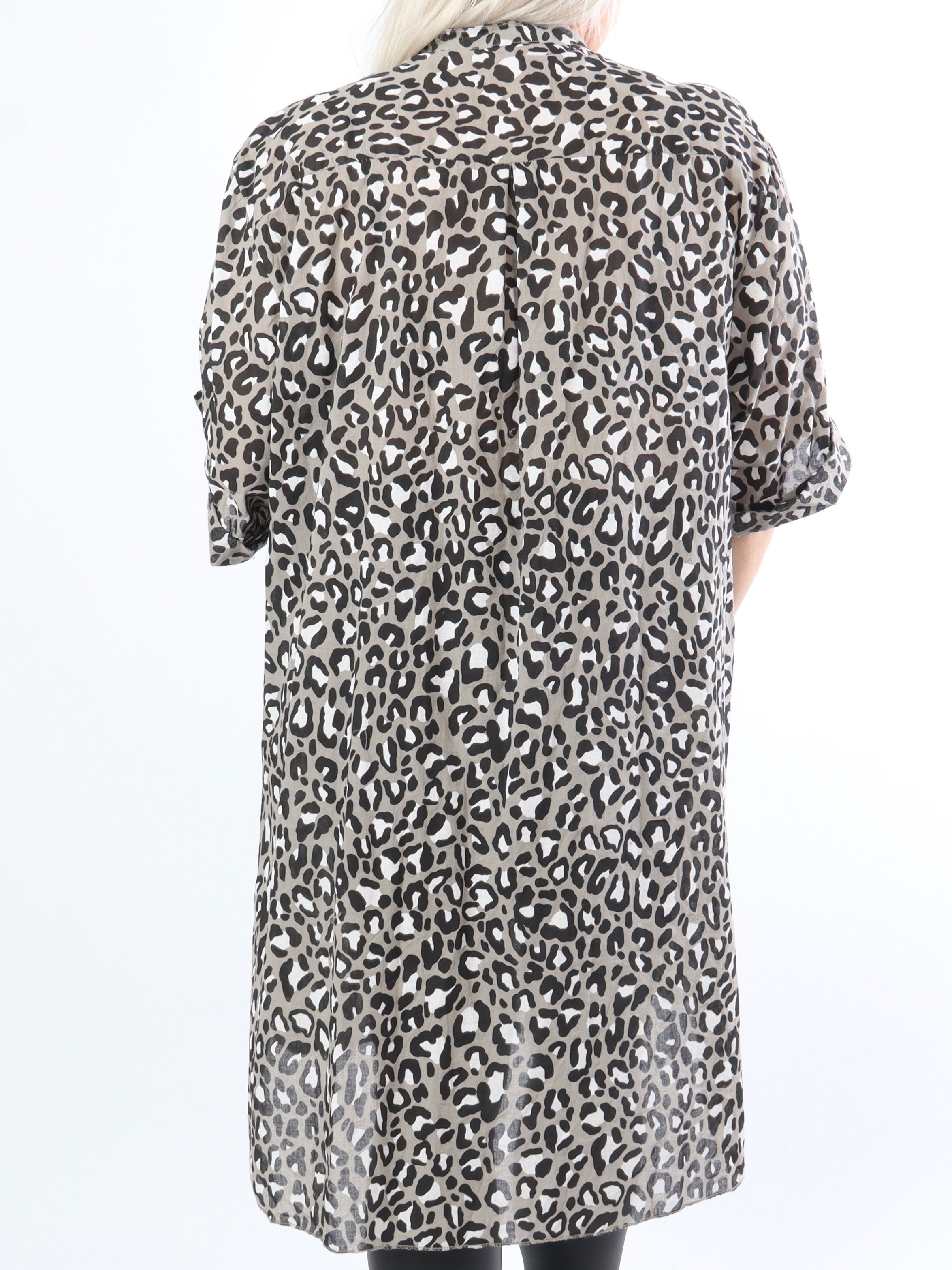 Pina - Plus size leopard skjorte med pailletlommer